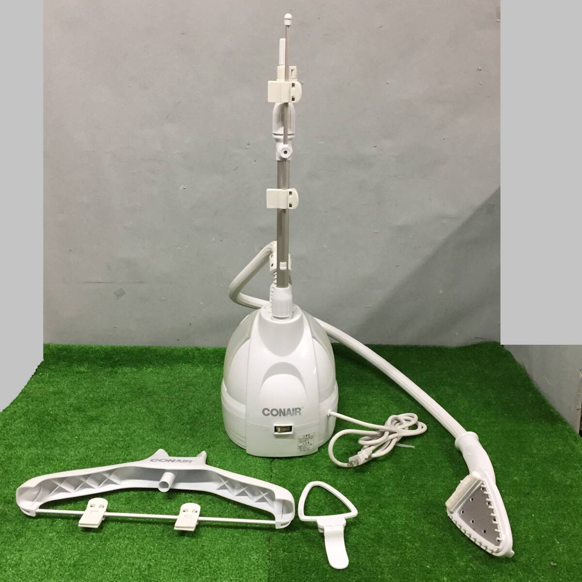 【傷や汚れあり】 コイズミ KOIZUMI ガーメントスチーマー CONAIR GS18J ホワイト 2011年製 アイロン 718の落札