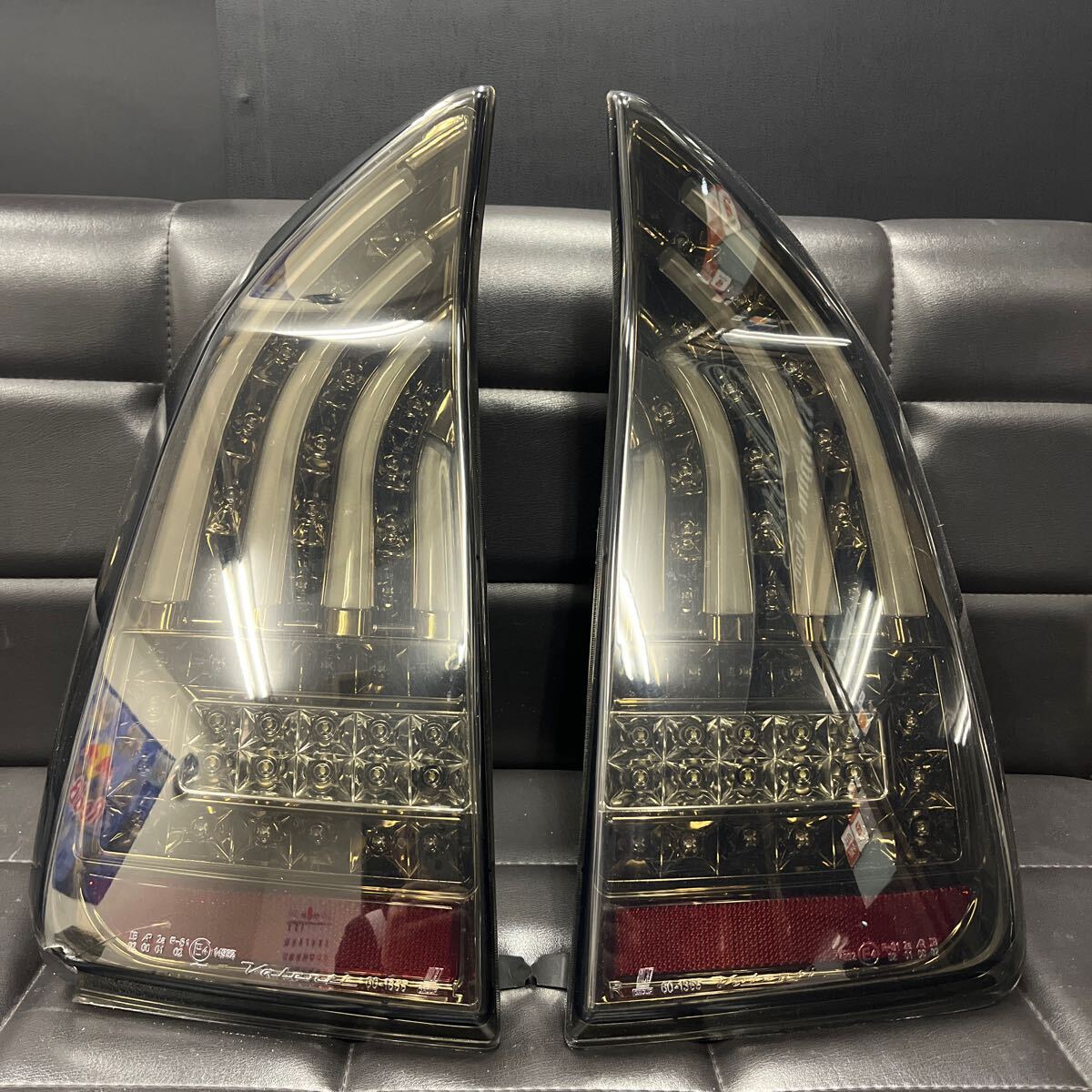 30プリウス valenti スモークLEDテールランプ シーケンシャル プリウス