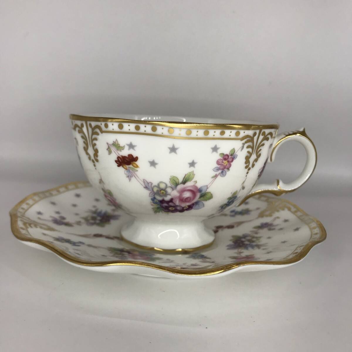 ロイヤルアントワネット ROYAL CROWN DERBY ハンドル付きプレート