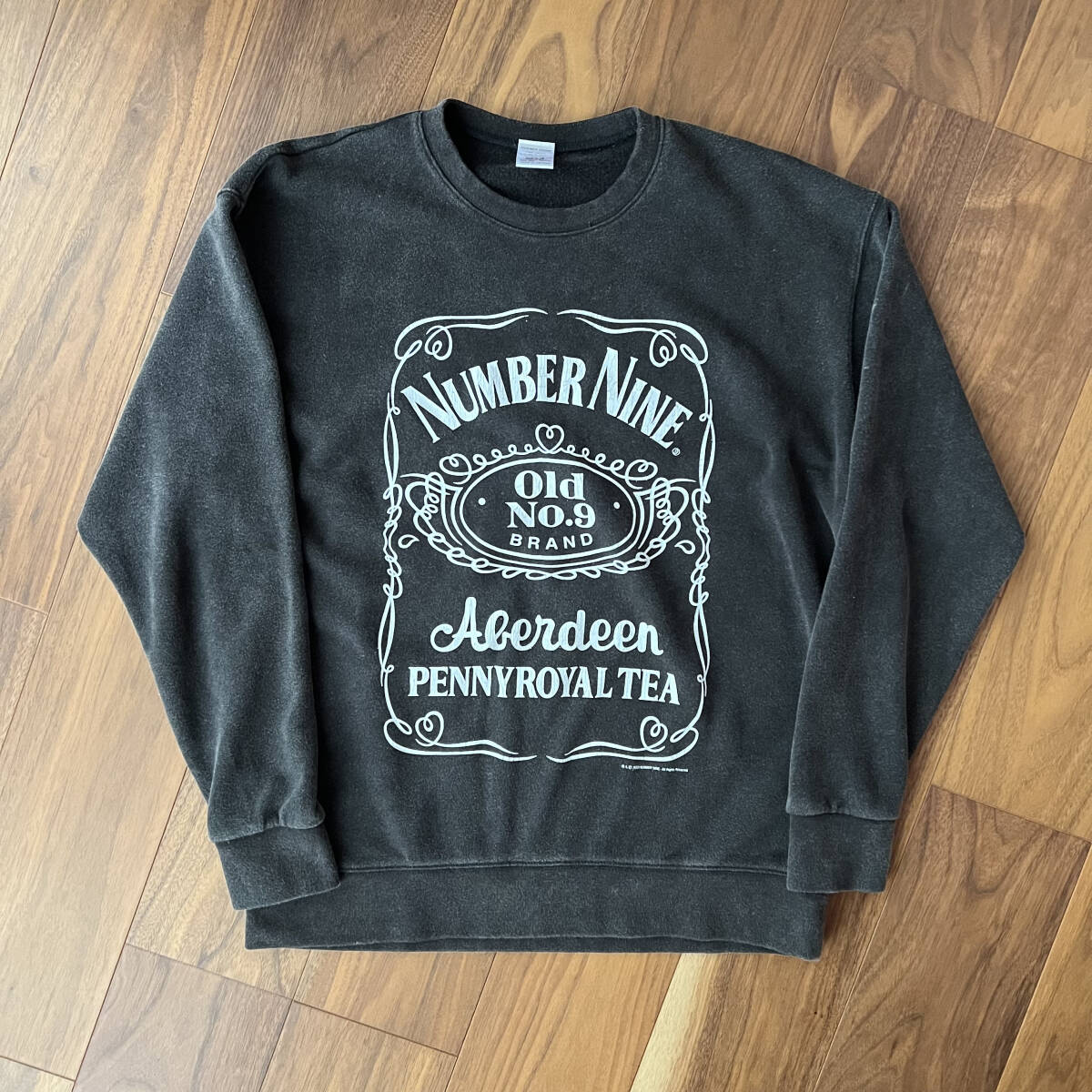 ナンバーナイン パウダーブリーチ クラシックロゴ クルーネック