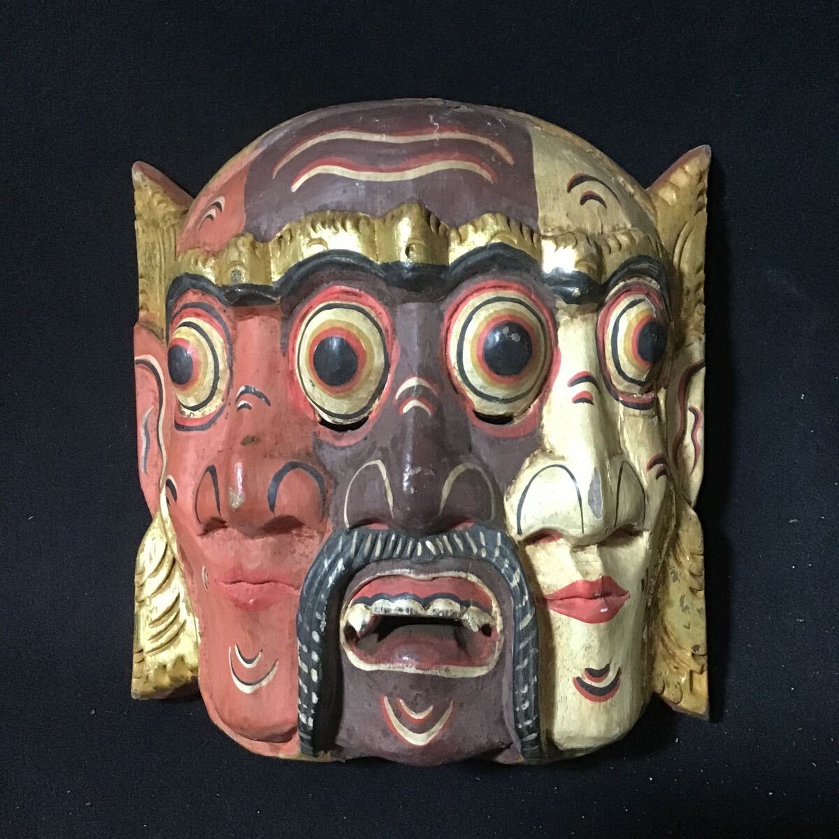 インドネシア製 壁掛け木彫 オブジェ 木製 木彫り 雑貨 インテリア 魔除け