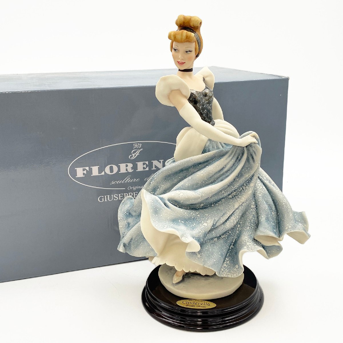 フローレンス社製 イタリア ジョゼッペ・アルマーニ作 1983 彫刻家 人形  希少 イタリア製 ジョゼッペアルマーニ フローレンス人形と犬 希少