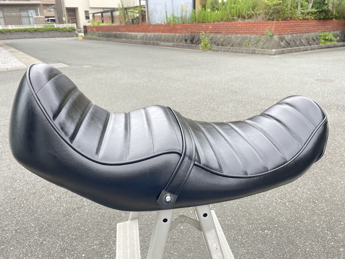 ゼファー1100チョビ三 段 シート 黒皮/タックロールRS車検 三段 ゼファー1100チョビ三 段 シート 黒皮&frasl;タックロールRS車検 三段 人気