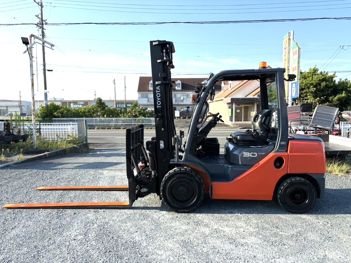 やや傷や汚れあり】年式2019年 トヨタ フォークリフト02-8FD30 /8875H 