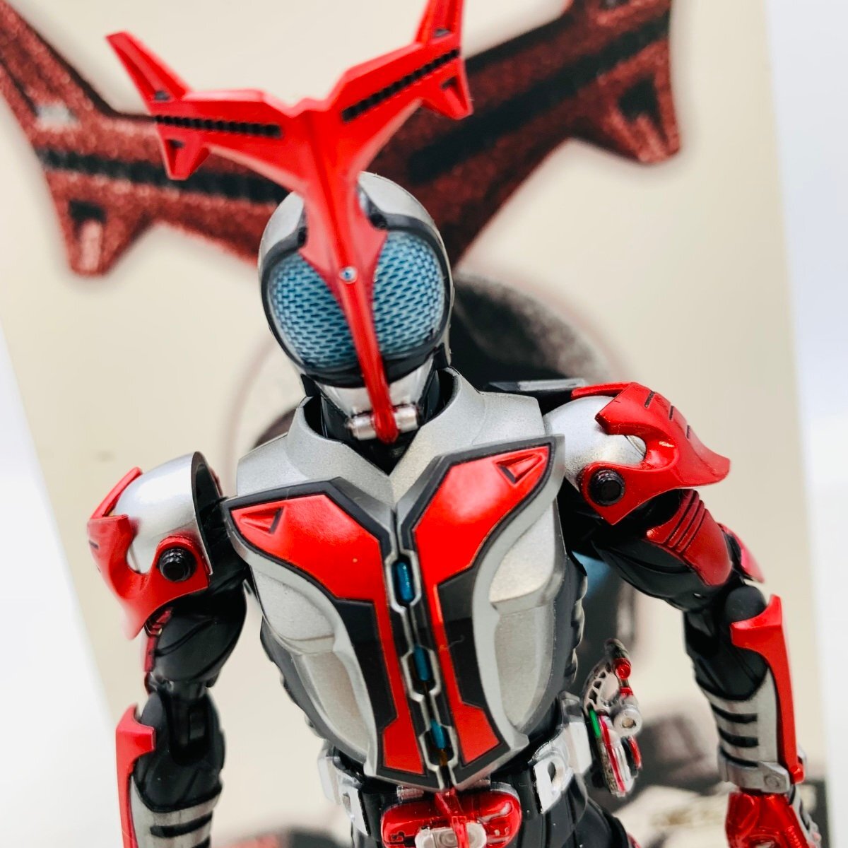 中古品 S.H.Figuarts フィギュアーツ 真骨彫製法 仮面ライダーカブト ハイパーフォームの1番目の画像