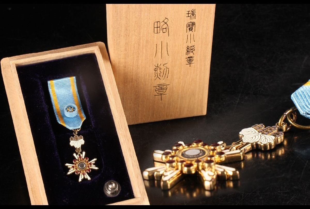 純銀金張 真如苑 徽章 記章 バッジ バッチ メダル 仏教 眞如苑の落札