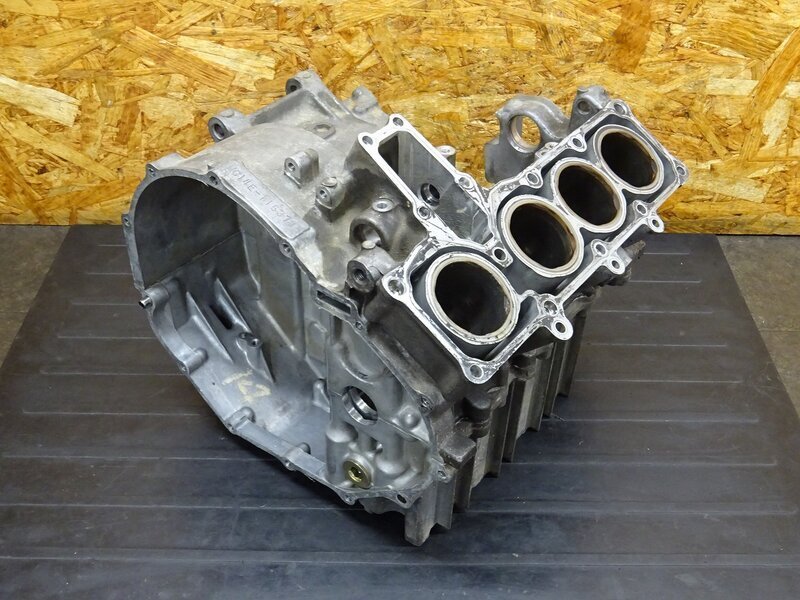 90～ CBR250RR ・ MC22 エンジンパーツ MC14E型 右クランクケース