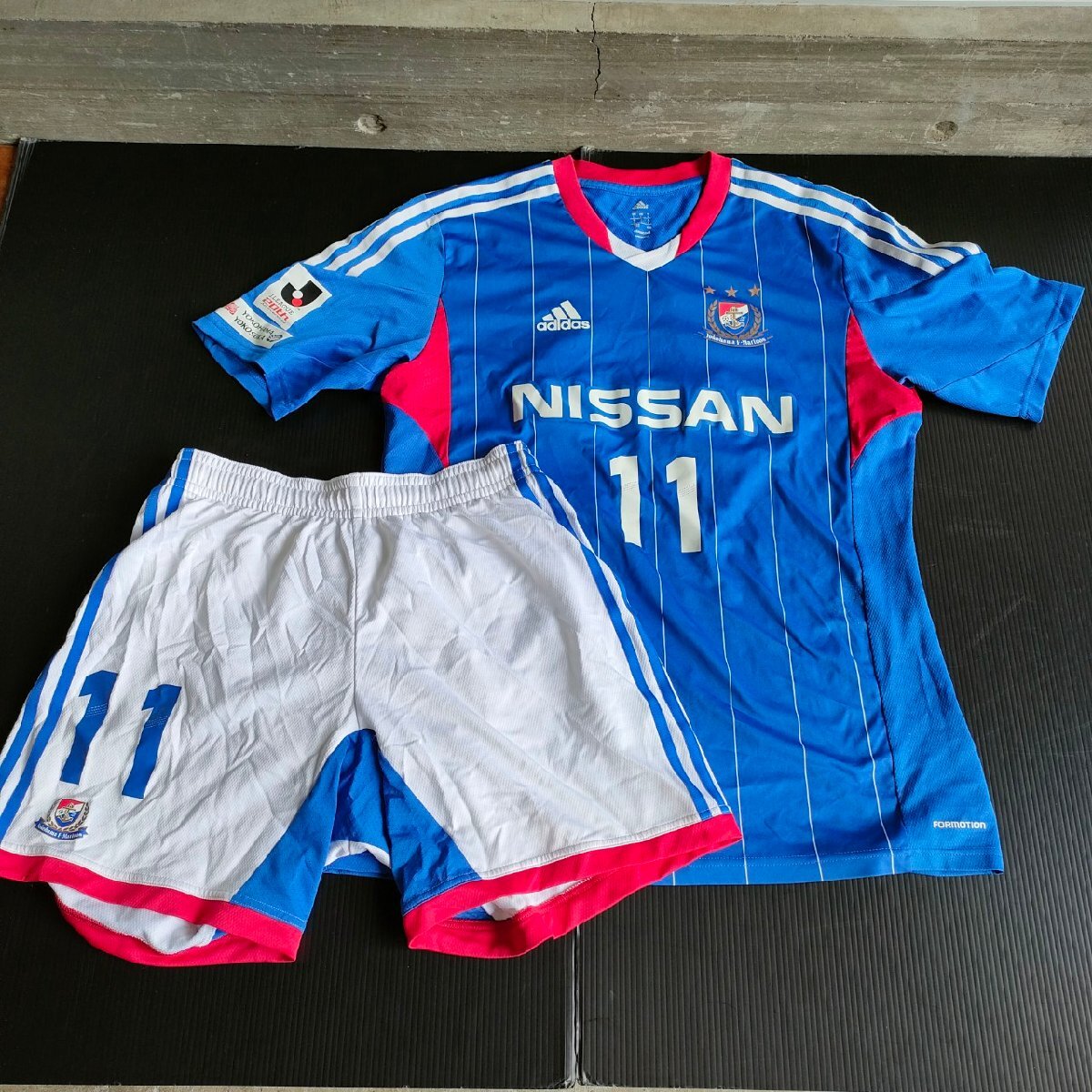 中古】高校 サッカー部 ミズノ ユニフォーム 青と白 シャツ パンツ