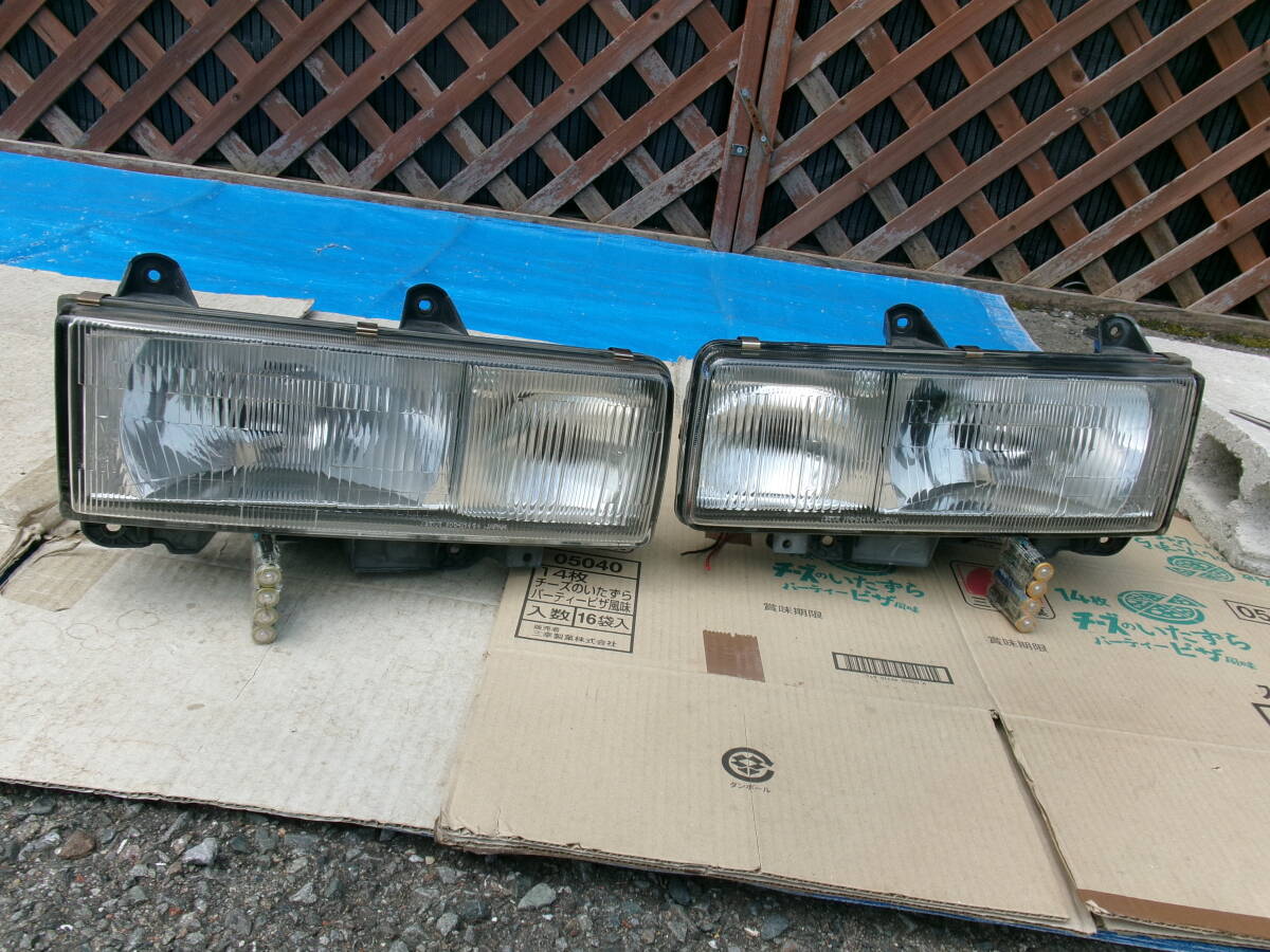 中古］ 日野 KL-プロフィア 右ヘッドライト HID スーパードルフィン