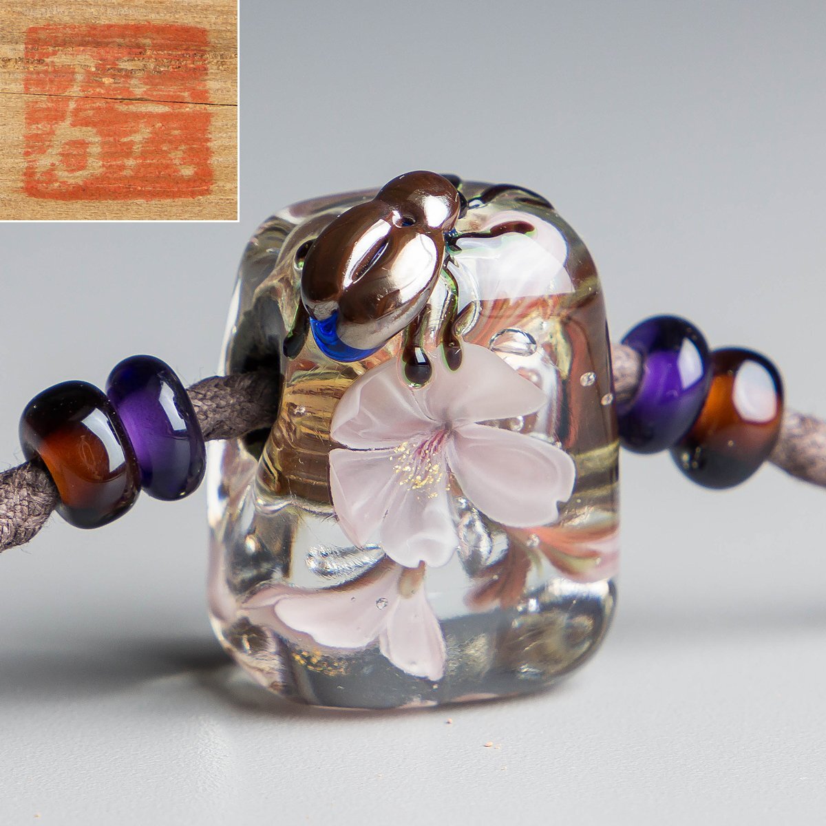 新品】磯野昭子(いそのあきこ)さん蜻蛉玉 蛙、花を抱く トンボ玉