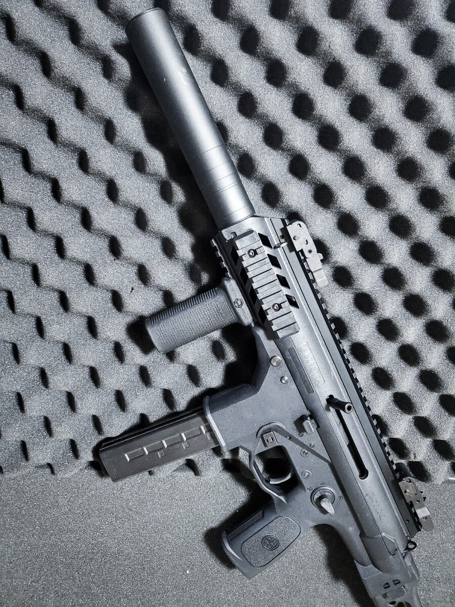 東京マルイ ガスブローバック 『MP7A1』 ドットサイト＆サプレッサー