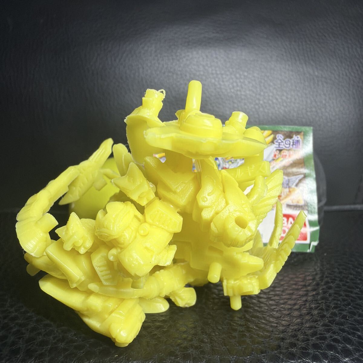 ガン消し　黄色　重将ギガトールギス　未切り品 ガン消し 三位一体 重将ギガトールギス 未切り SDガンダム 外伝 鎧闘神