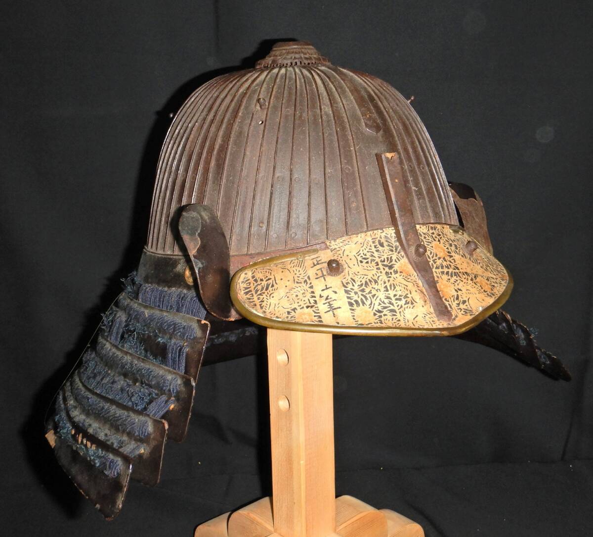 侍】時代甲冑 鉄地三十二間筋兜 紺若草縅漆箔 鎧兜一式 等身大 鎧櫃付