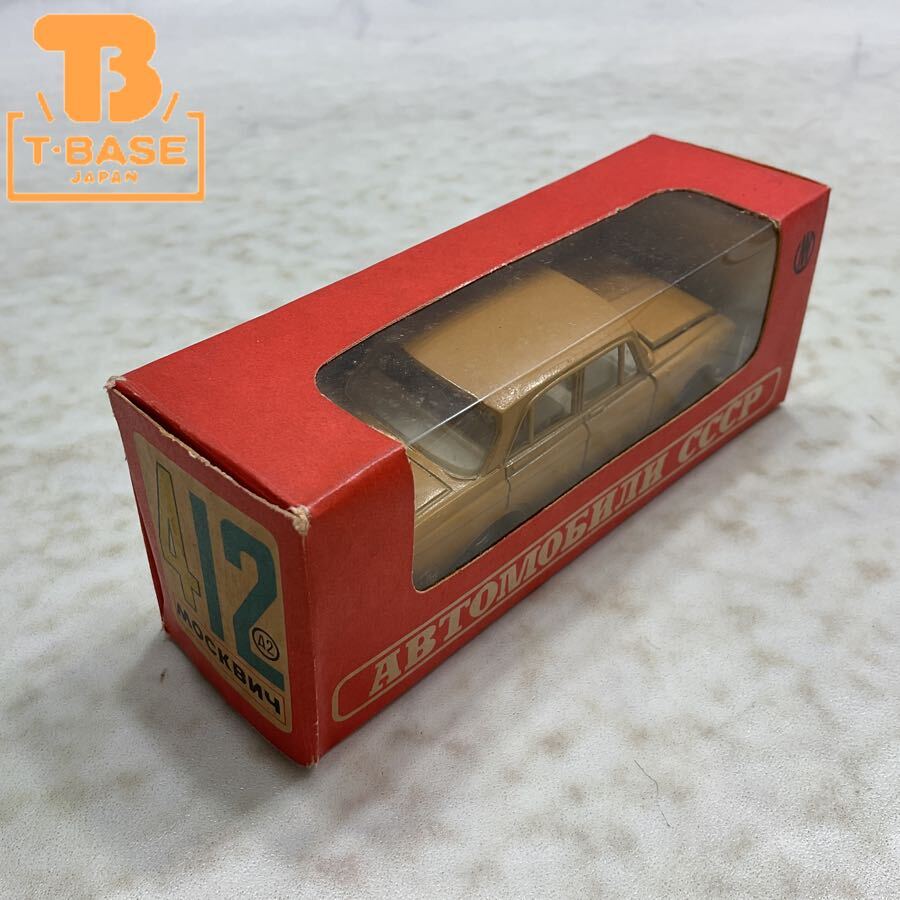 古い旧ソ連製ミニカー1/43モスクビッチ412型セダン・ソビエト交通警察