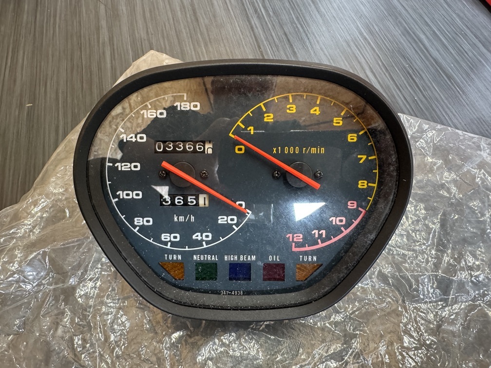 中古】GSX1100S スズキ刀 カタナ 逆車マイル 純正 フルスケール