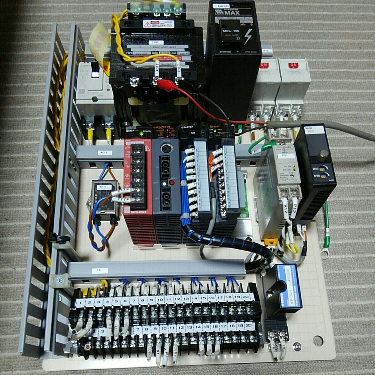 三菱電機 MELSEC-Q QJ72LP-25-25 QX48Y57 Q64AD ダウントランス YSA