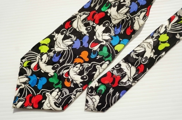 ◇ 90's ハンドメイド ディズニー グーフィー総柄 シルクネクタイ 黒