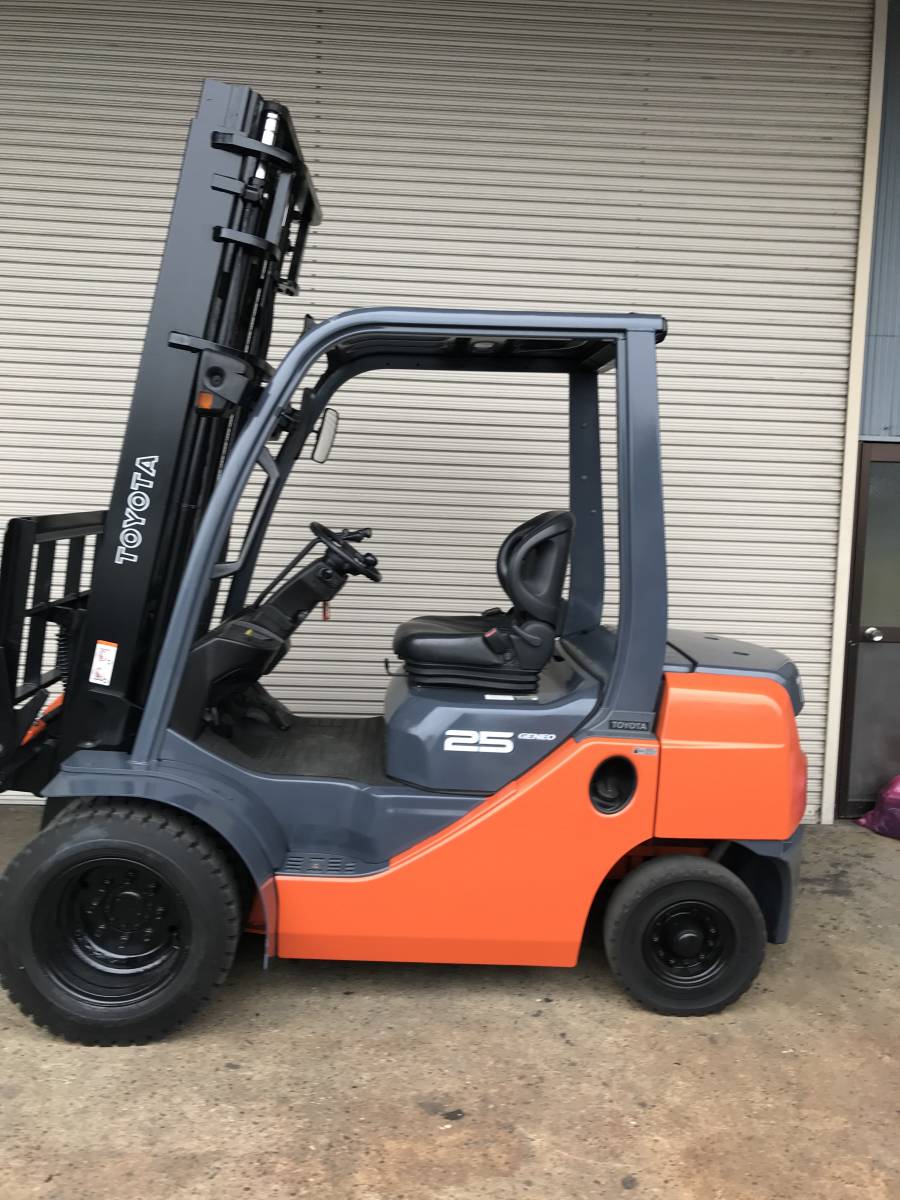 即決】中古フォークリフト トヨタ 52-8FD25 ヒンジドフォーク