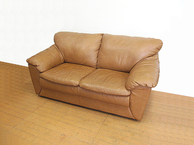 中古品 Moda En Casa モーダエンカーサ 本革2人掛けソファ 2pソファ ラブソファ キャメル色 の落札情報詳細 ヤフオク落札価格情報 オークフリー スマートフォン版