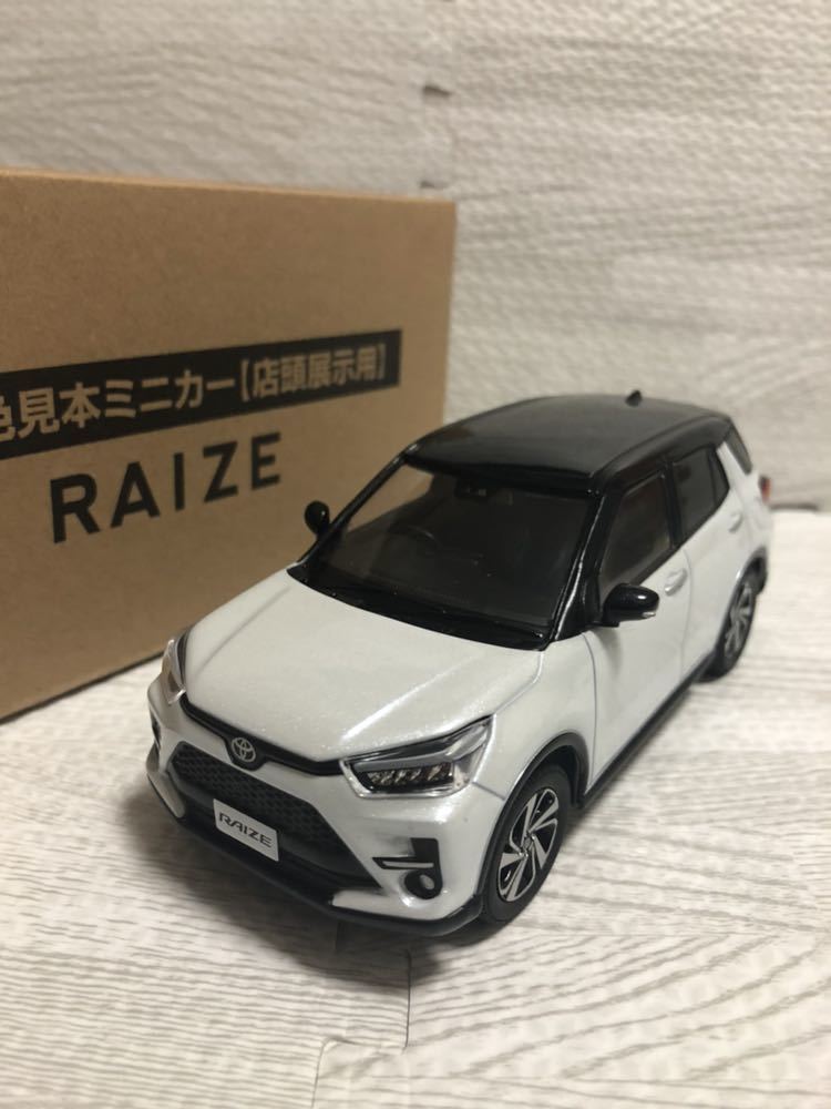 トヨタ ライズ RAIZU ブラック✖️ホワイト ミニカー 1/30