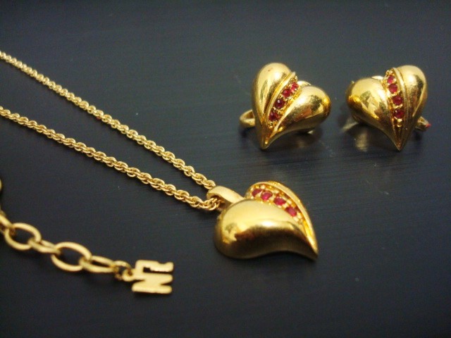 美品 ニナリッチ Ninaricci ネックレス イヤリング セット ハート ゴールド 金色 ルビー ストーン 石 イアリング アクセサリー の落札情報詳細 ヤフオク落札価格情報 オークフリー スマートフォン版