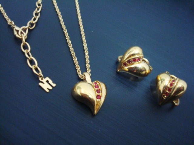 美品 ニナリッチ Ninaricci ネックレス イヤリング セット ハート ゴールド 金色 ルビー ストーン 石 イアリング アクセサリー の落札情報詳細 ヤフオク落札価格情報 オークフリー スマートフォン版