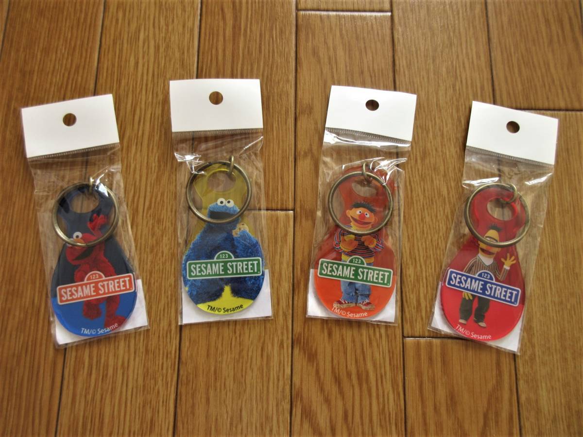 新品 Sesame Street セサミストリート 靴べら型 アクリル キーホルダー 4種セット エルモ クッキーモンスター アーニー バート の落札情報詳細 ヤフオク落札価格情報 オークフリー スマートフォン版