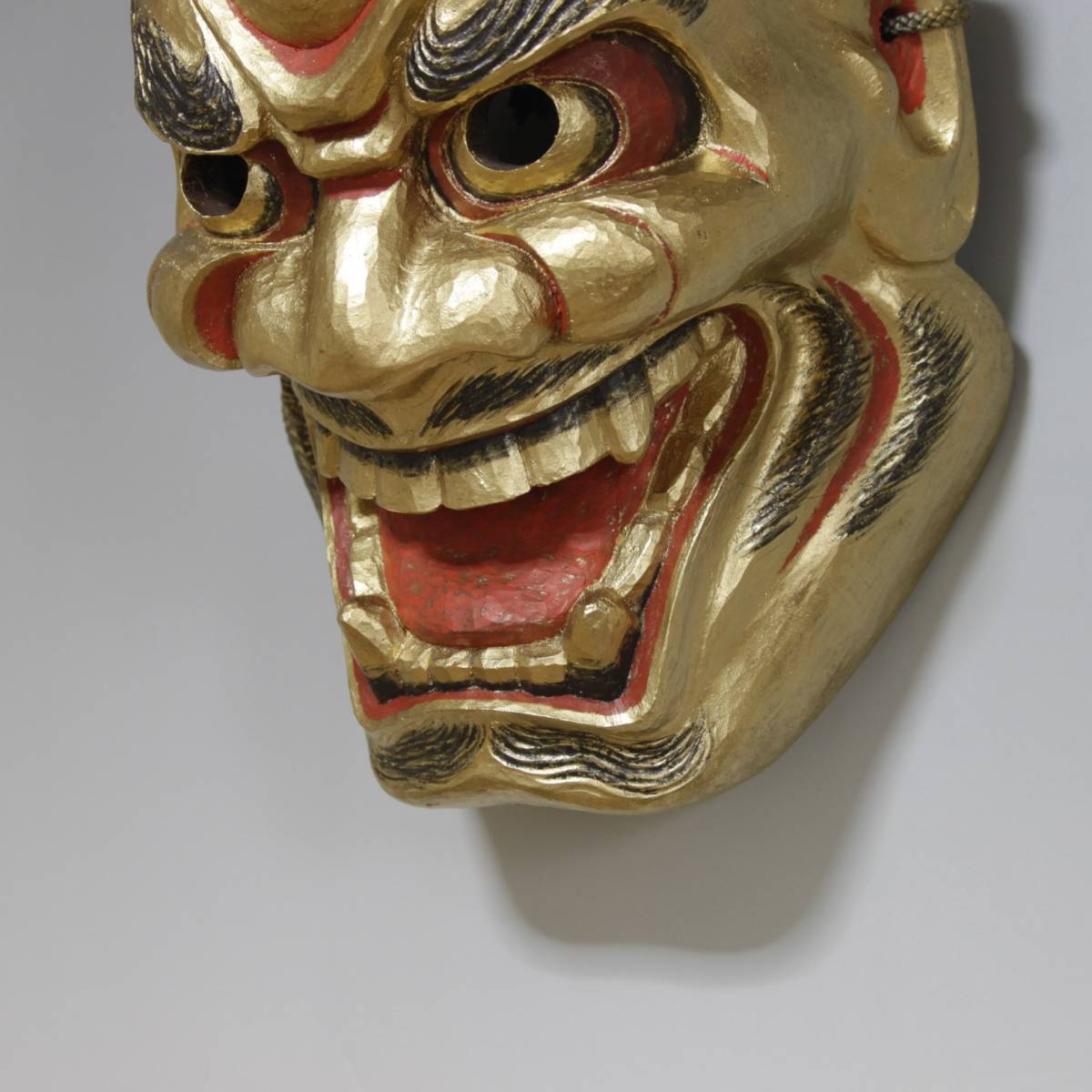 お面□古い唐木の面 鬼面顔 置物 壁飾り オブジェ 天然木製 古