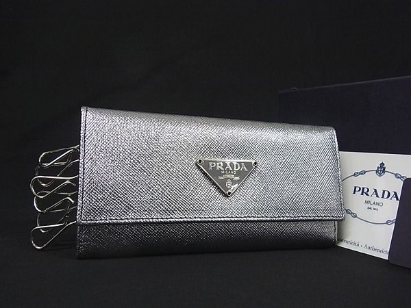 1円 新品同様 Prada プラダ ロゴ M223a サフィアーノレザー 三つ折り 6連キーケース メンズ レディース シルバー系 H01si の落札情報詳細 ヤフオク落札価格情報 オークフリー スマートフォン版