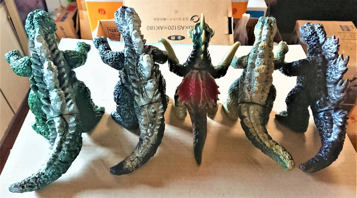 ポピー キングザウルスシリーズ ソフビフィギュア ゴジラ 2種類。 同