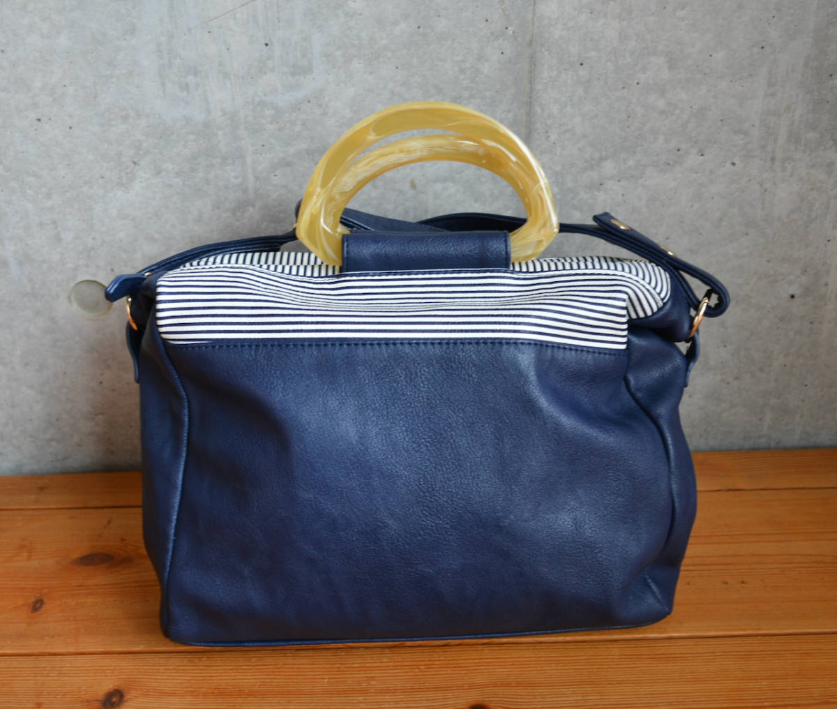 Ear Papillonner イア パピヨネ 3way リュックサック トートバッグ ショルダーバッグ 樹脂ハンドル 紺 の落札情報詳細 ヤフオク落札価格情報 オークフリー スマートフォン版