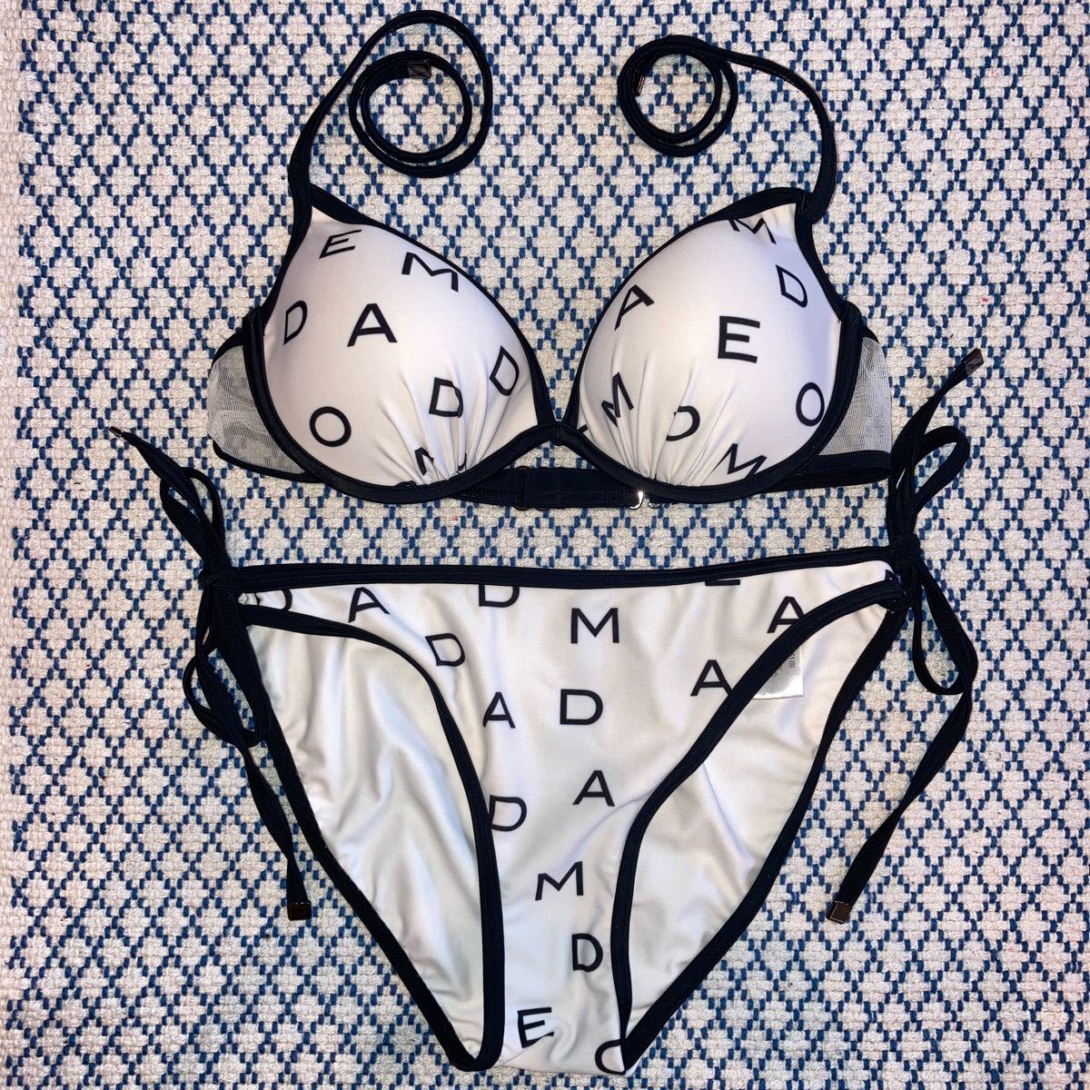 送料無料 エモダ Emoda 水着 ビキニ の落札情報詳細 ヤフオク落札価格情報 オークフリー スマートフォン版