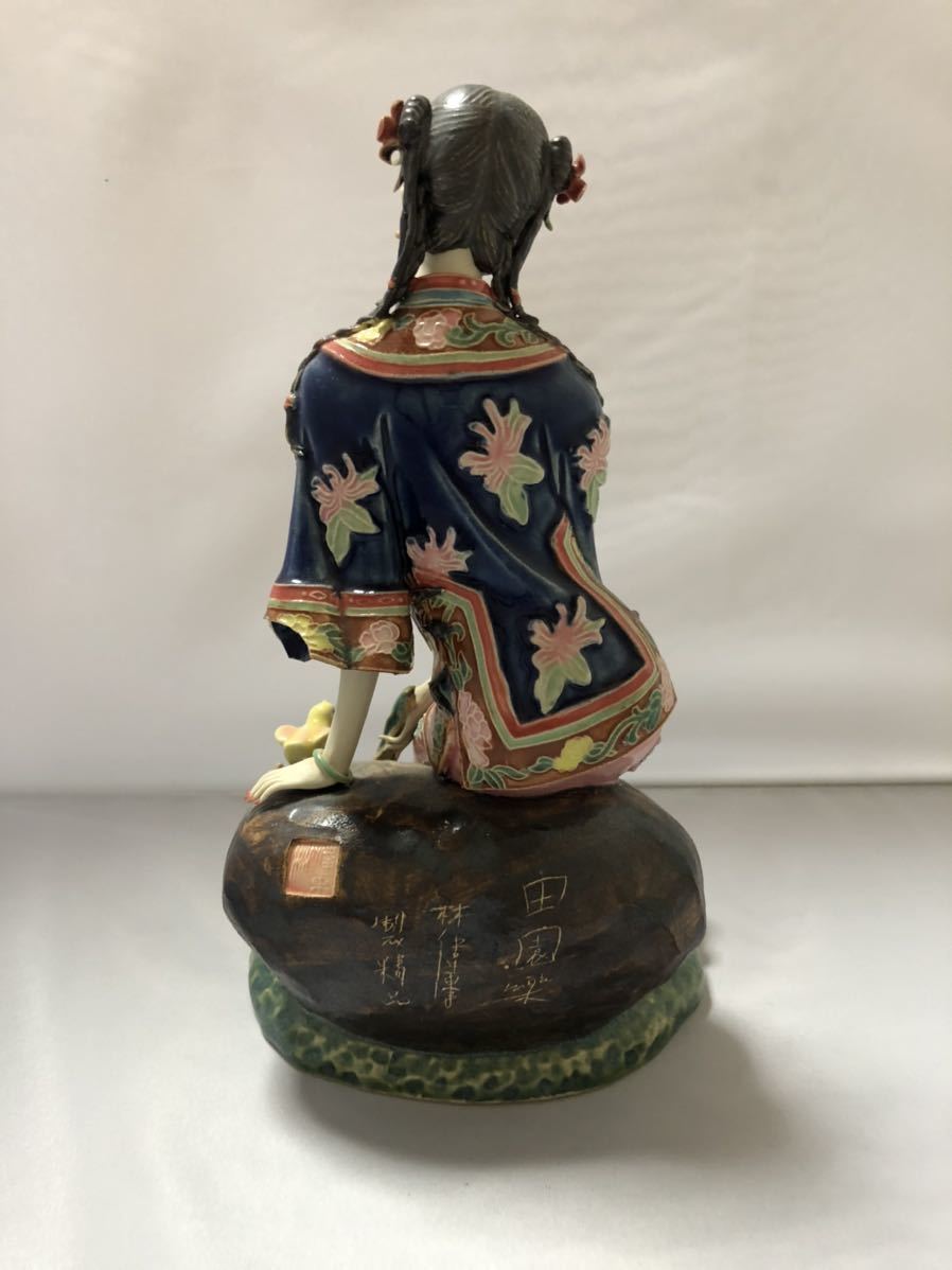 林偉東 陶器 人形 女性像 中国 フィギュリン 置物 サイズ：10×17.5