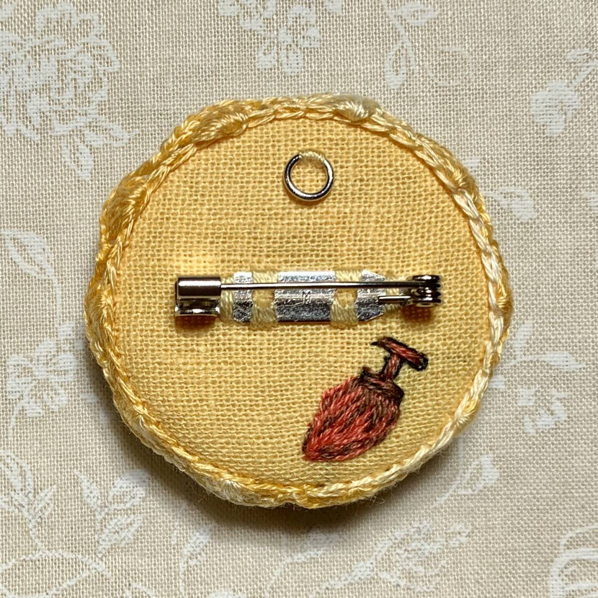 新品】ブローチ ハンドメイド メジロと柿 目白 柿の木 鳥 秋 刺繍