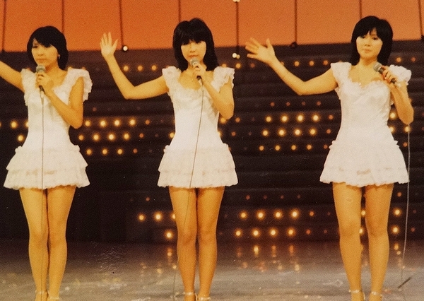 1978年3月 キャンディーズ ｎｈｋ花のステージ ｂ 79年当時プリント生写真 １枚 ランちゃん スーちゃん ミキちゃん 検 ブロマイド の落札情報詳細 ヤフオク落札価格情報 オークフリー スマートフォン版
