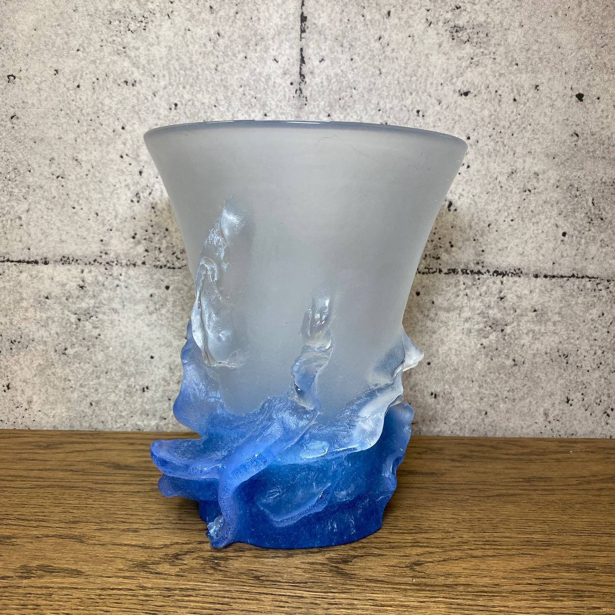 Daum France ドーム フランス 花瓶 花器 デザイン彫刻 ガラス 高さ23cm 重さ4 90kg 中古品 の落札情報詳細 ヤフオク落札価格情報 オークフリー スマートフォン版