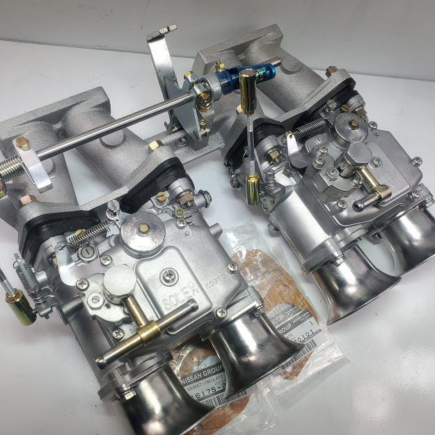 ダットサンフェアレディSR311 U20インテークマニホールド上の