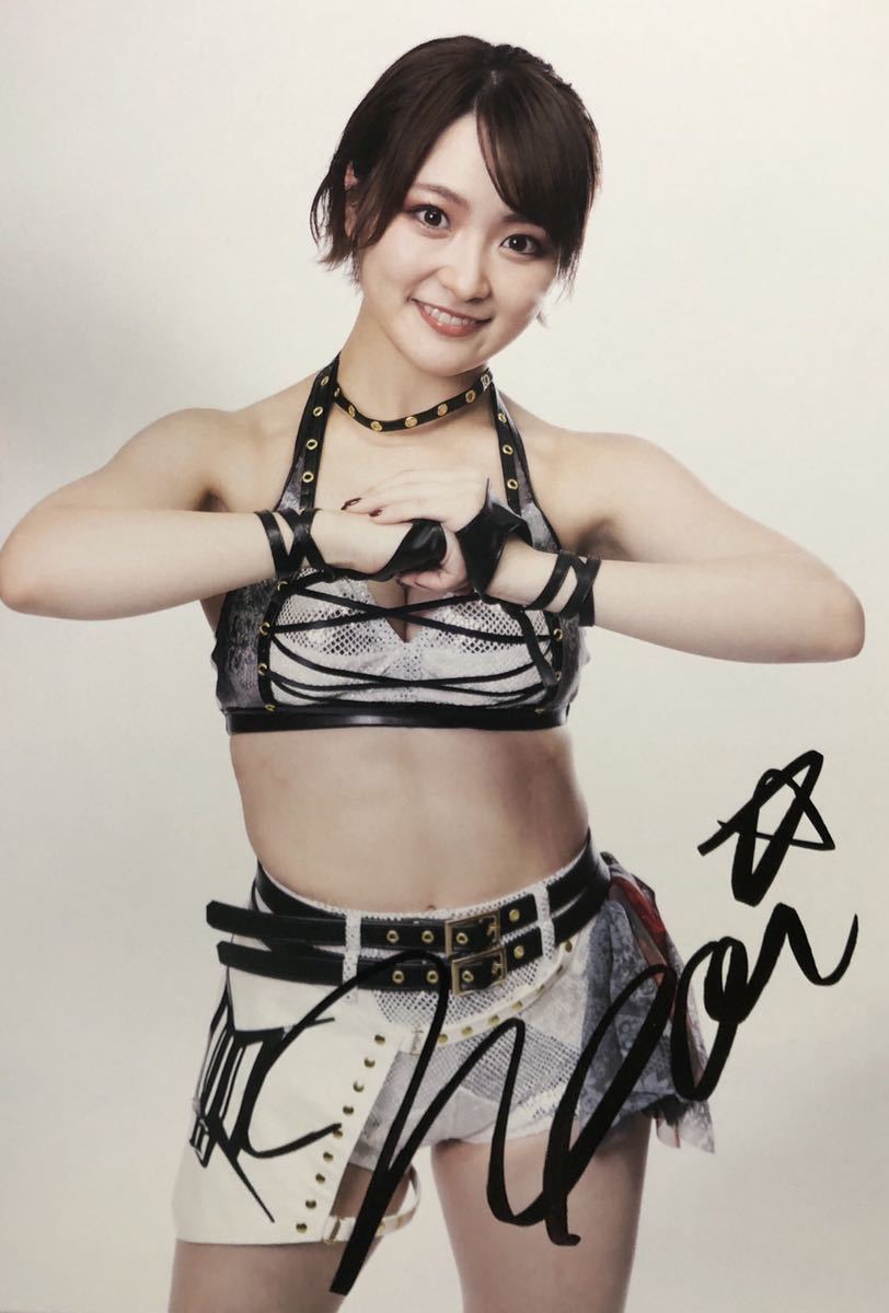 なつぽい 直筆サイン入り ポートレート むず痒く A4 Stardom  