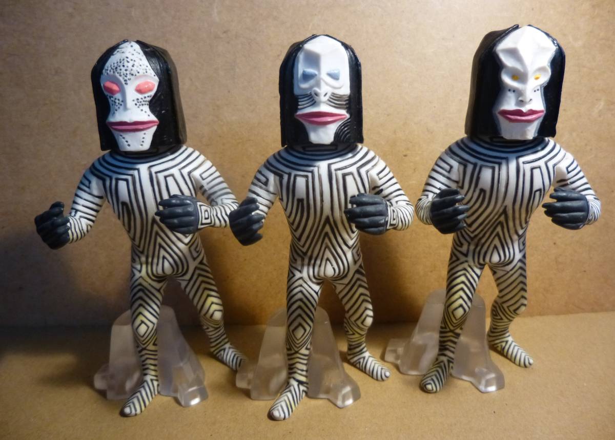 ダダ星人 Amazon.co.jp: S.H.フィギュアーツ ダダ 『ウルトラマン』(魂