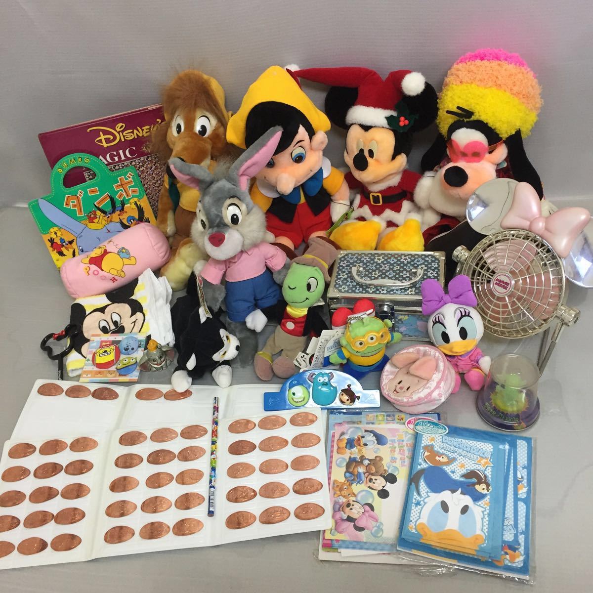 中古 ディズニーグッズまとめ売り ぬいぐるみ スーベニアメダル 卓上扇風機 文具 タオル 本 カ 22 の落札情報詳細 ヤフオク落札価格情報 オークフリー スマートフォン版