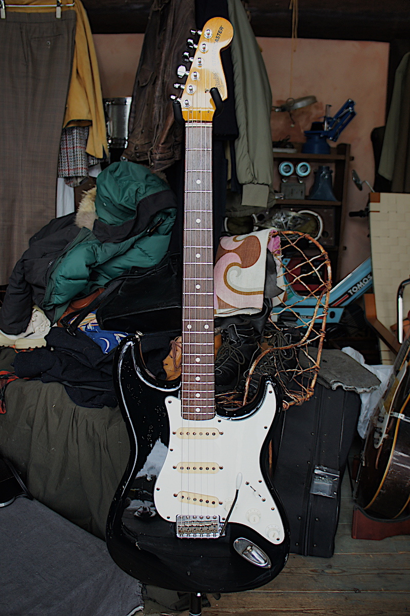 【メンテ済】Squier by Fenderストラトキャスター カスタムメイド メンテ済】Squier by Fenderストラトキャスター カスタムメイド