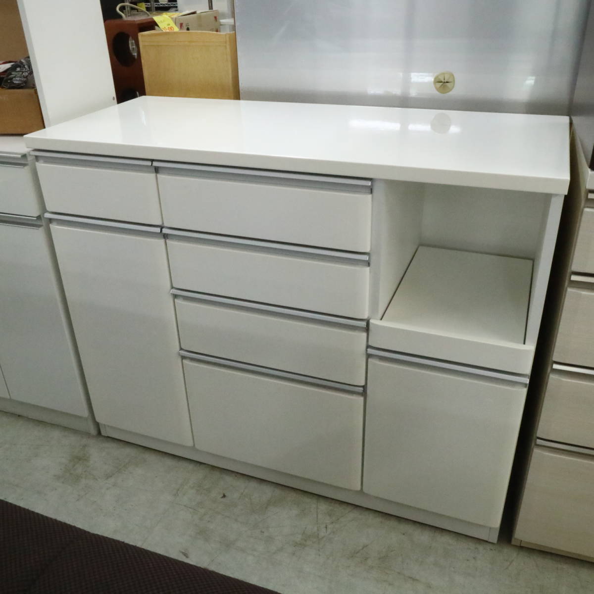あ B1859 Nitori ニトリ キッチンボード ロータイプ レンジ台 カウンター サイズ 約119 5 50 5 94 5cm の落札情報詳細 ヤフオク落札価格情報 オークフリー スマートフォン版