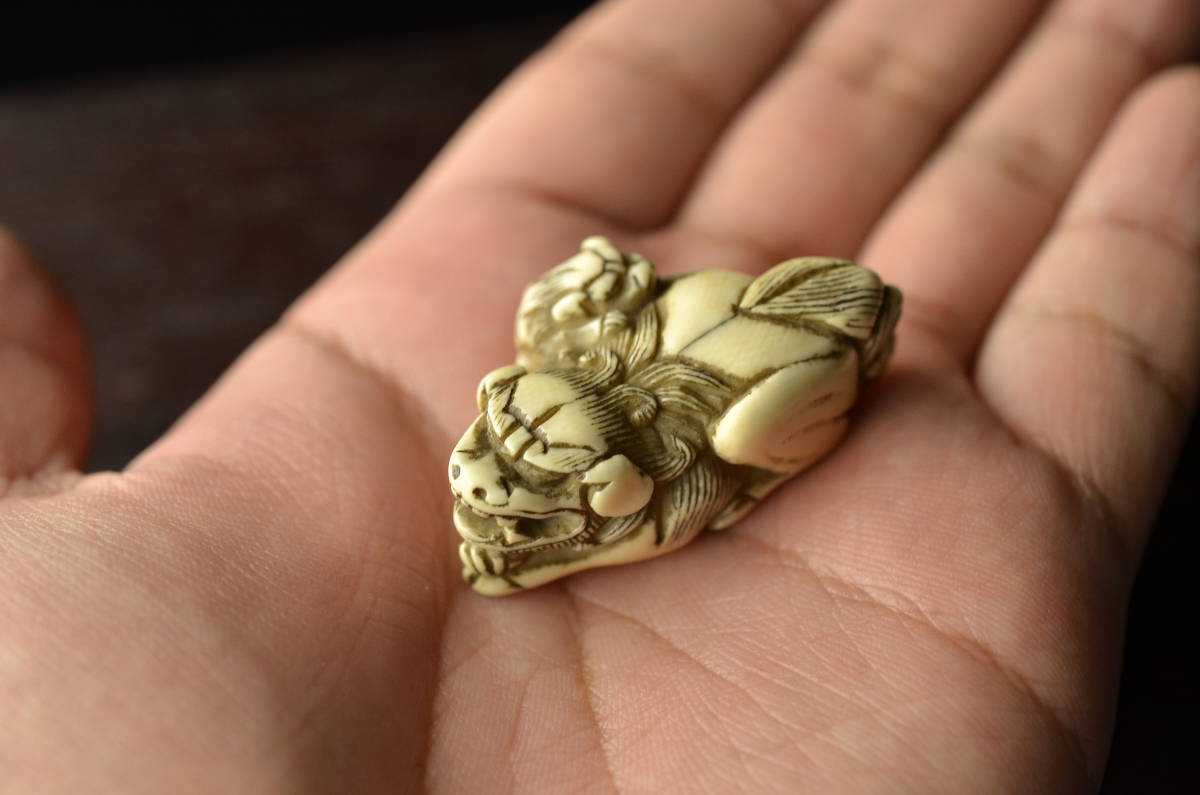 根付け　ヤモリ　玉之銘　時代物　骨董品 根付けヤモリ玉之銘時代物骨董品