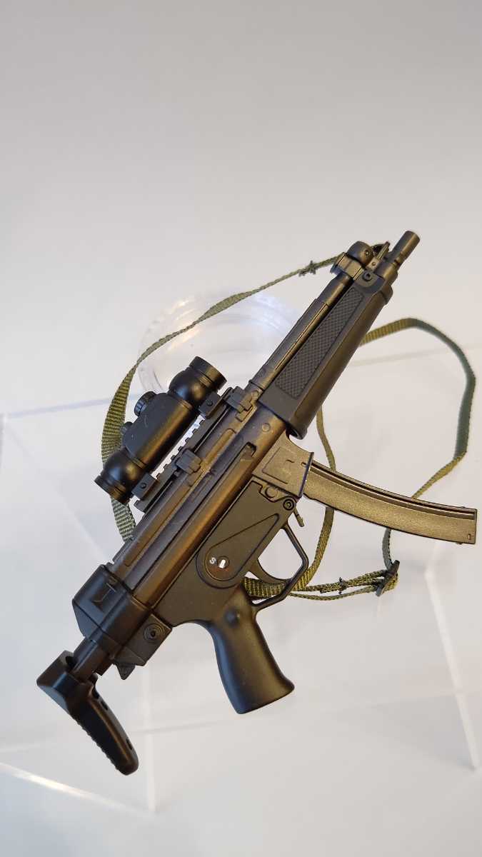 DAMTOYS 1/6 レオン・S・ケネディ 【サブマシンガン/H&K MP5A3