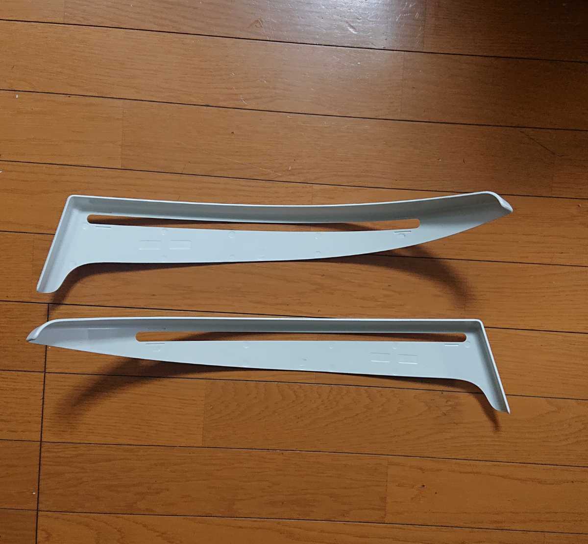 現行NTGスカニア　スカニアアイライン　SCANIAアイライン 新品】新型スカニア用 アイブロウ スリット入り 左右セット☆アイ