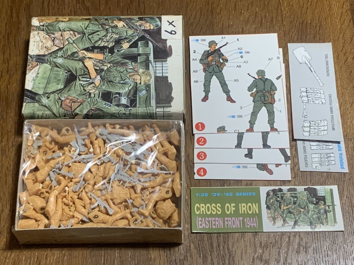 06276 複数封入品 DRAGON 6006 1/35 Cross Of Iron Eastern Front 1944
