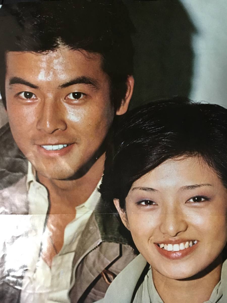やや傷や汚れあり】NA302N57 ポスター 山口百恵・三浦友和 / ピンク