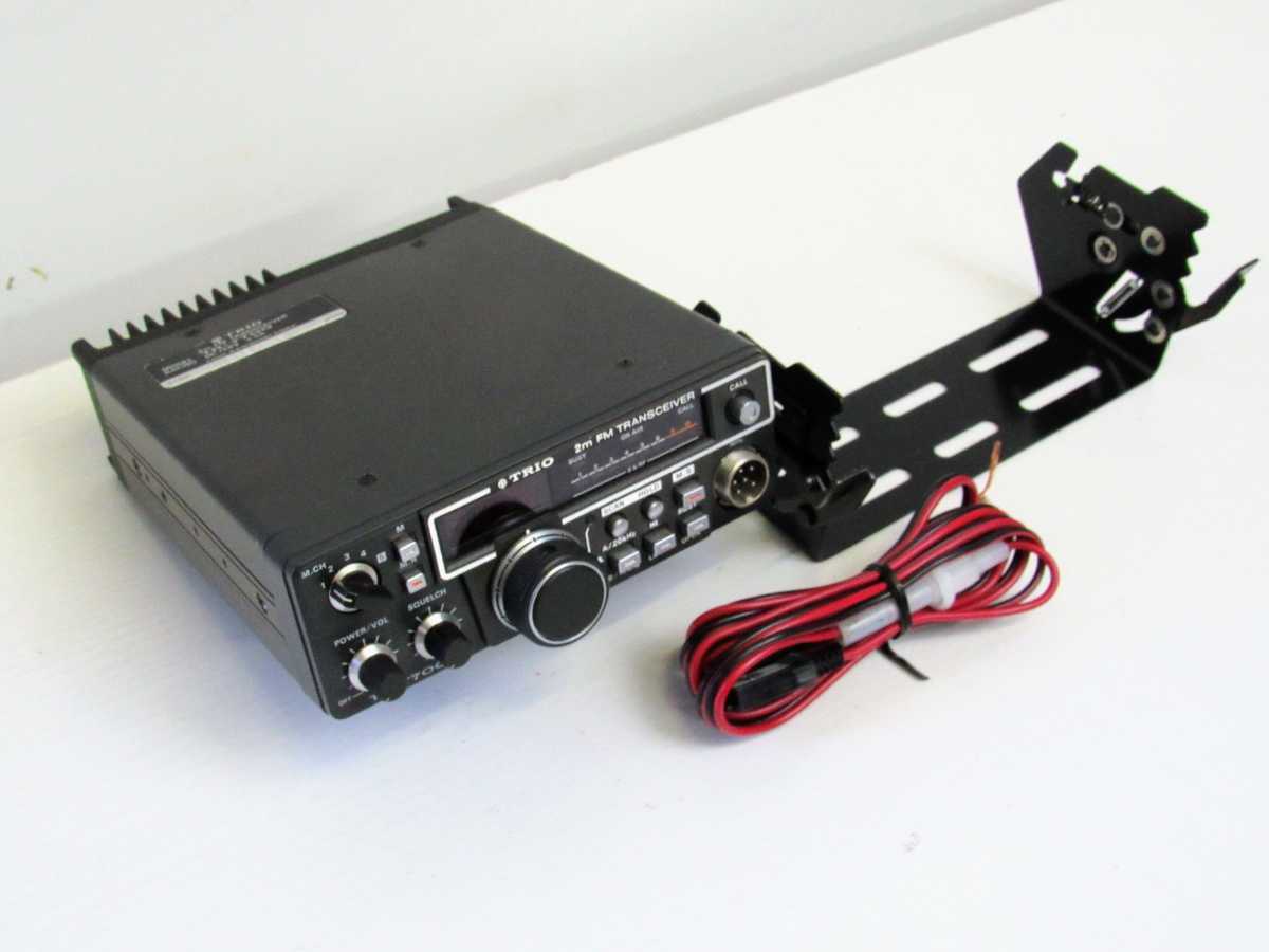 【やや傷や汚れあり】1008k 中古 TRIO 2m FMトランシーバー TR7700