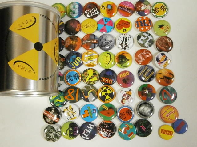 hide 2003 公式カレンダースペシャル缶BOX 缶バッジ55個入り 未開封