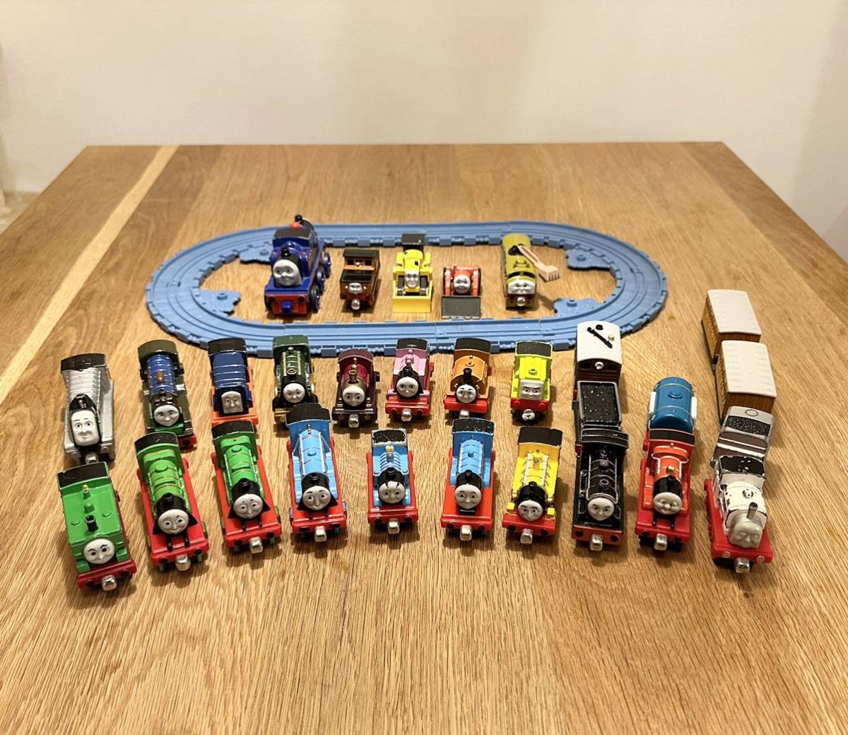 正規品販売！ ピカピカ輝ける トーマス レアコレクション 超合金風 ミニカー